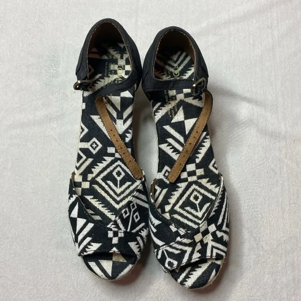 Toms black and white aztec print wedged espadrilles size 9.5